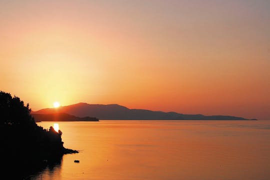 Samoksen puolen päivän auringonlaskuristeily