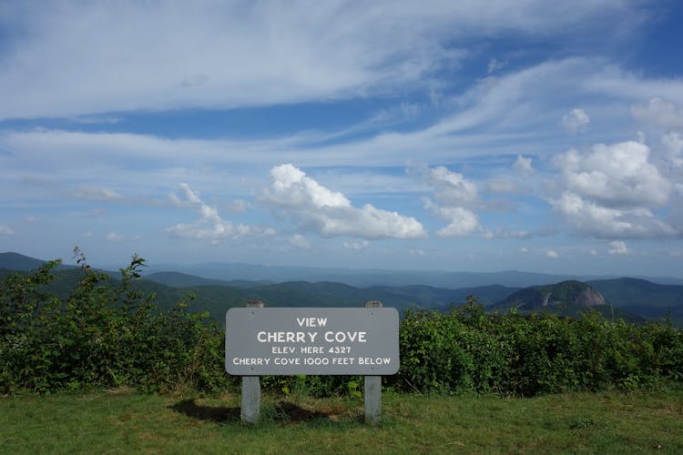 Scenic Blue Ridge Parkway self-guided driving audio tour