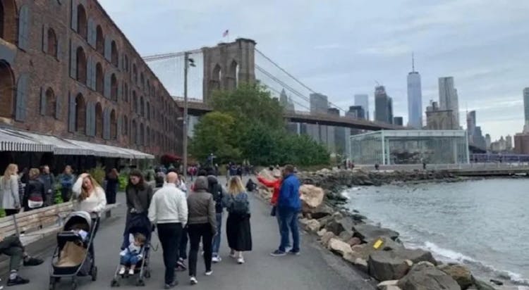 Lower Manhattan and Brooklyn walking tour with Portuguese guide