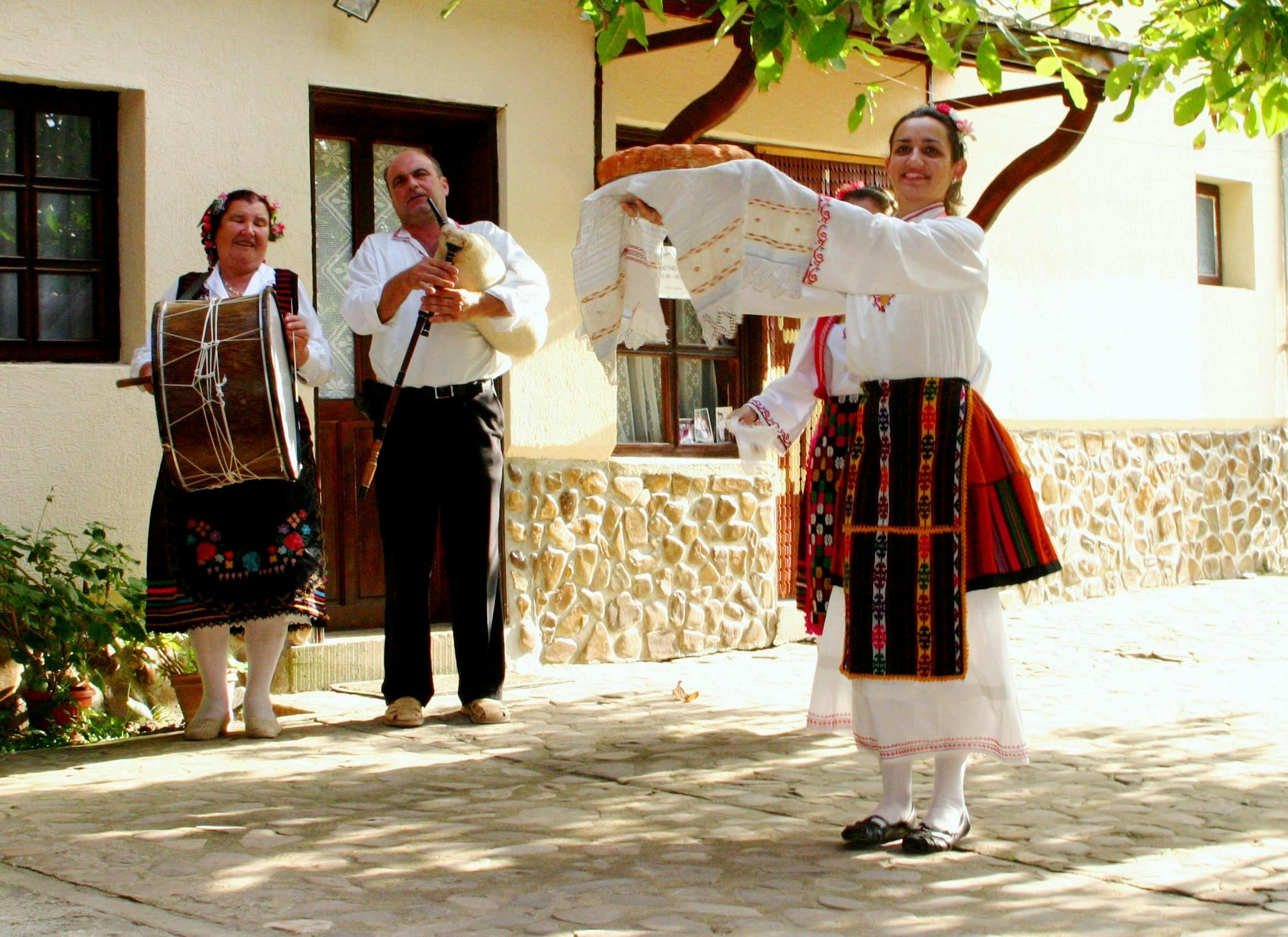 Roman Varna & Solnik Village Tour