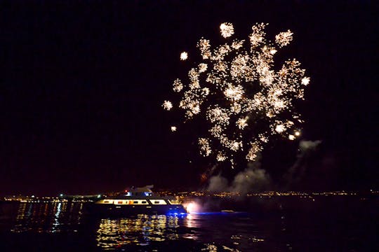 Nocny rejs z królewskimi fajerwerkami na łodzi Ocean Vision