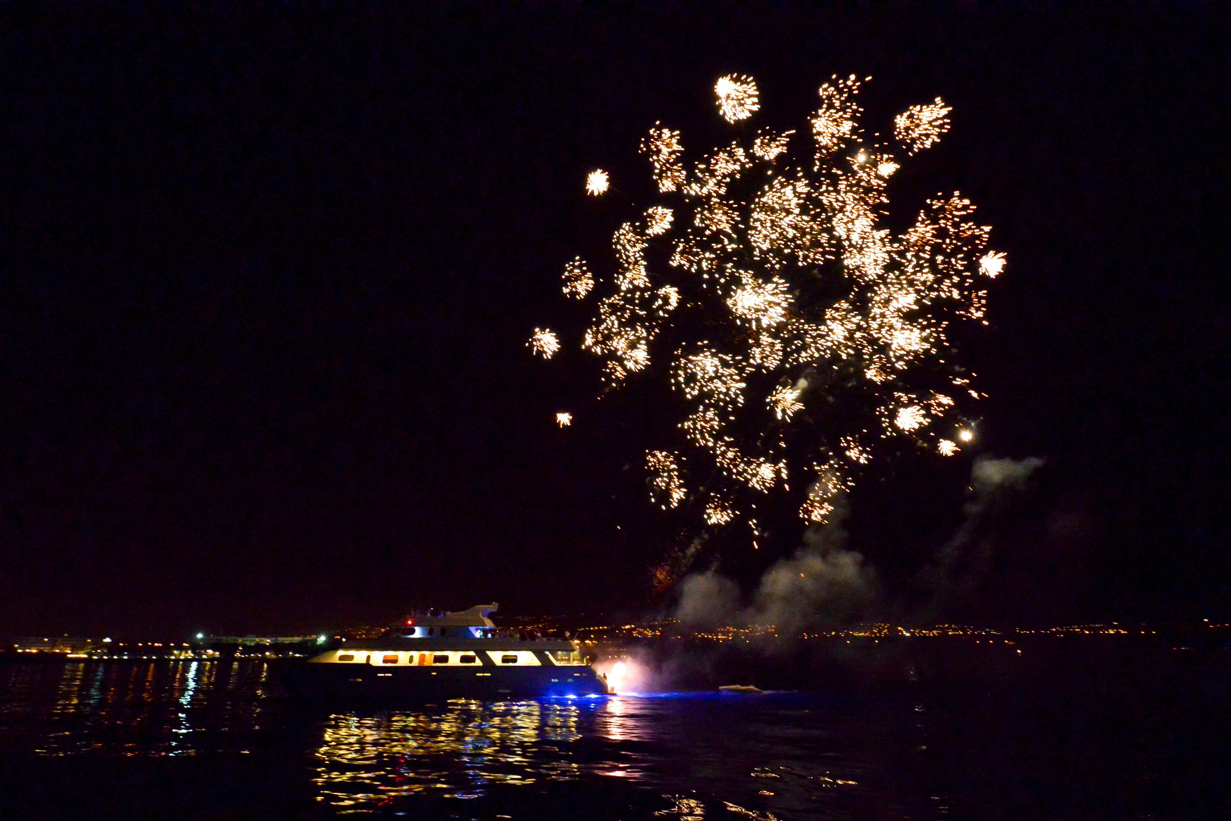 Croisière en soirée à Chypre sur l'Ocean Vision avec feux d'artifice