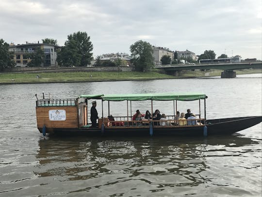 Cruzeiro matinal no rio Vístula em Cracóvia