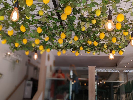 City center explorer guided walking food tour in Glasgow