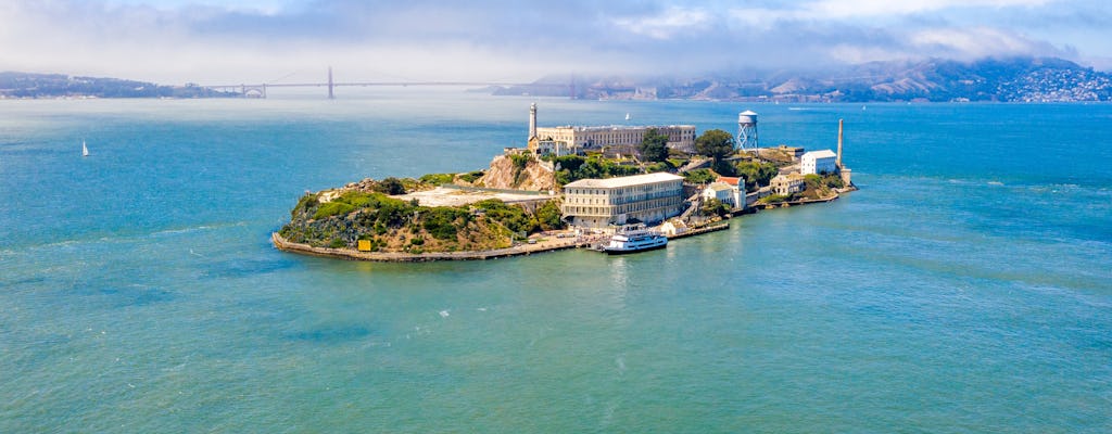 Tour di Alcatraz con traghetto e credito per il pranzo al molo