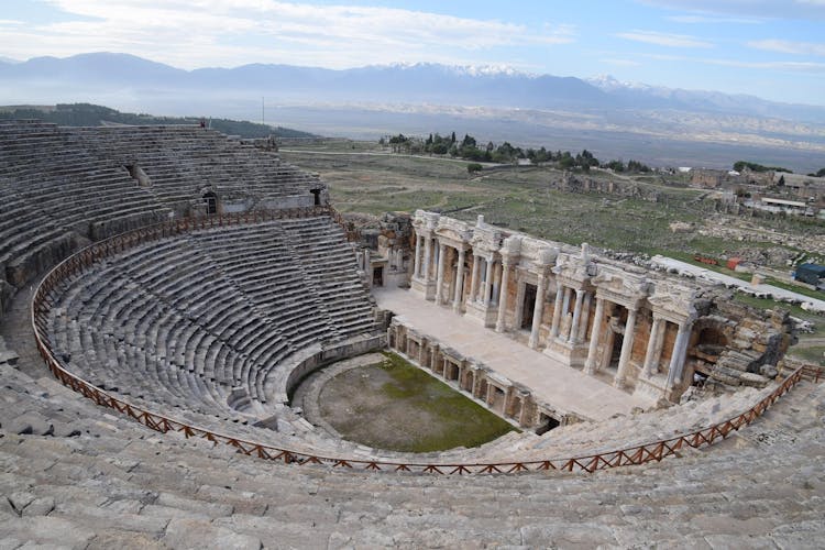 Exploring Pamukkale and Hierapolis ruins group tour from Denizli