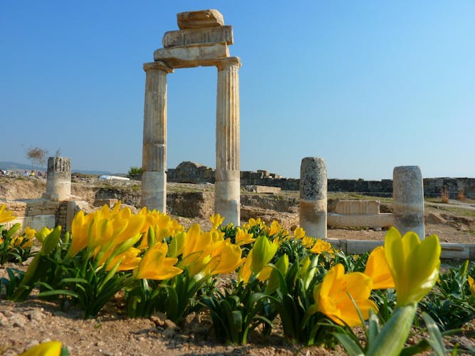 Exploring Pamukkale and Hierapolis ruins group tour from Denizli
