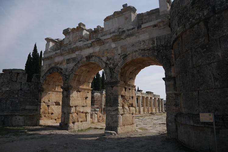 Exploring Pamukkale and Hierapolis ruins group tour from Denizli