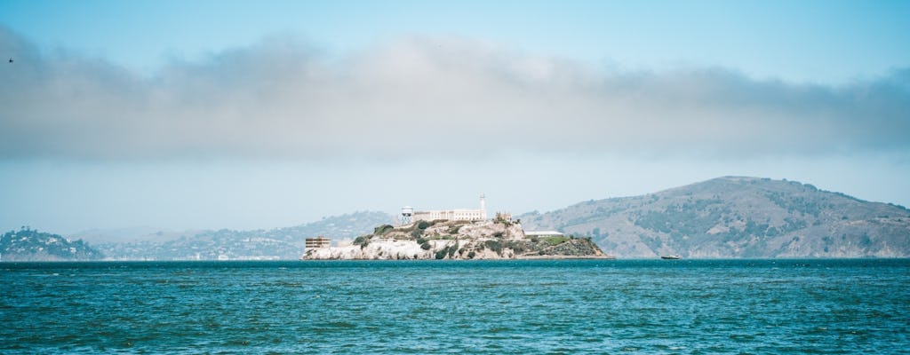 Tour di Alcatraz con noleggio bici per 1 giorno e credito per il pranzo