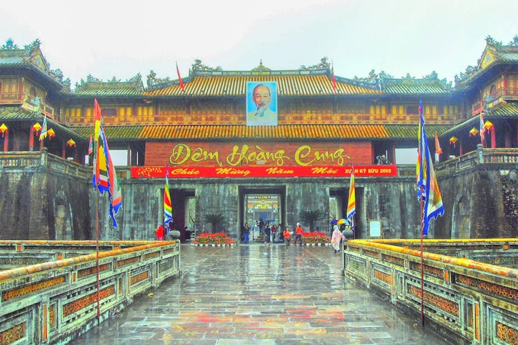Full-day Cu Chi tunnels and Cao Dai temple tour