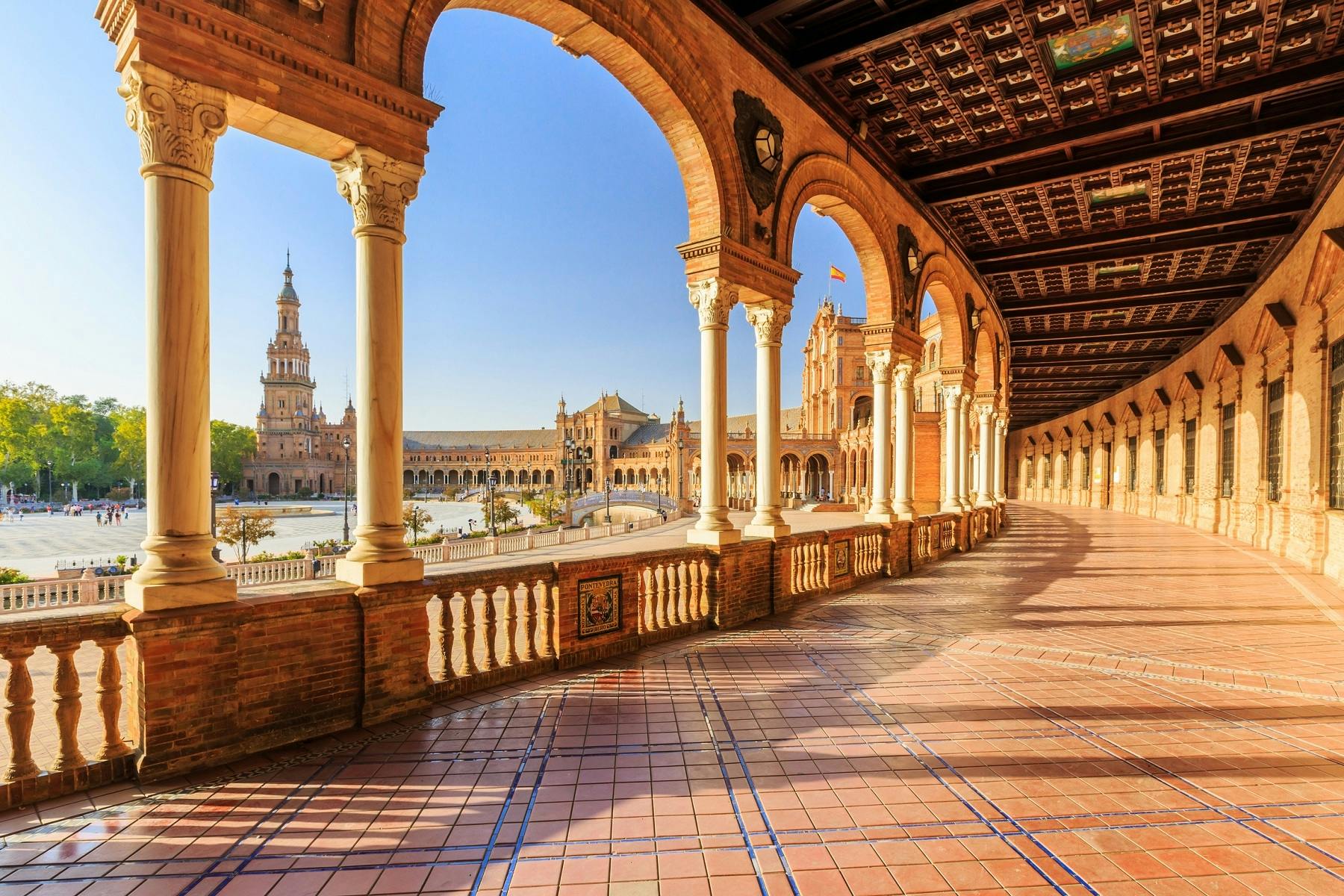 Seville walking tour with tickets to the Reales Alcázares and Saint Mary cathedral