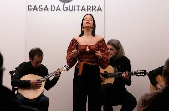 Show de fado na Casa da Guitarra Porto