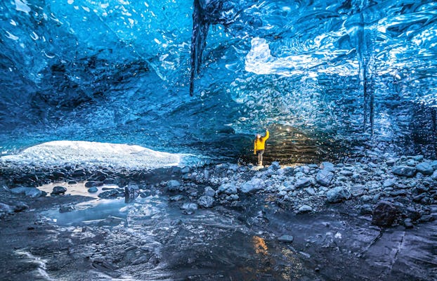 Zwiedzanie jaskini lodowej w parku narodowym Vatnajökull