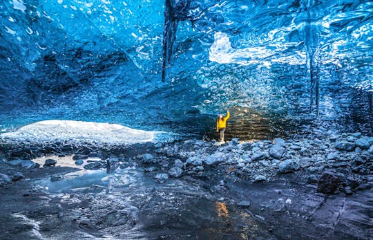 Excursão de caverna de gelo de cristal no parque nacional Vatnajökull