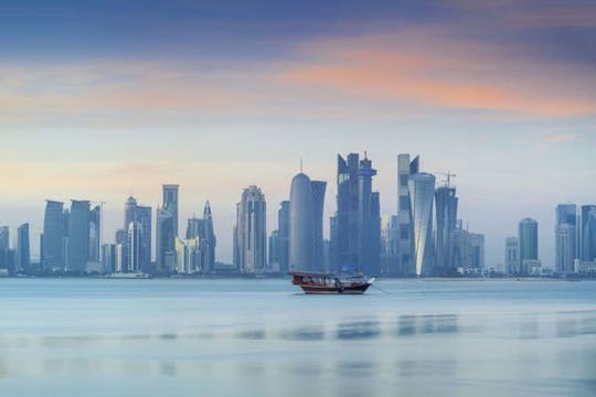 Visita guiada por la ciudad de Doha más crucero en barco Dhow