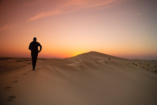 Privé woestijnsafari bij zonsondergang, dune bashen, sandboarden en meer