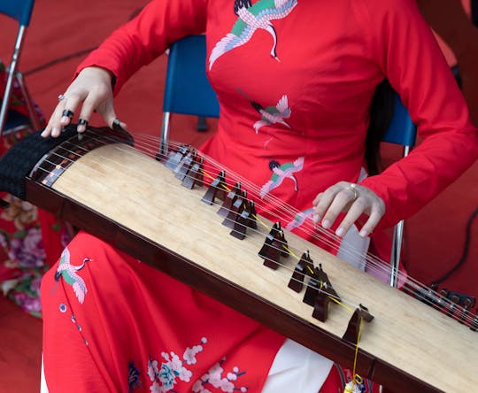 Künstlertournee mit traditioneller Musik und Live-Auftritt in Hanoi