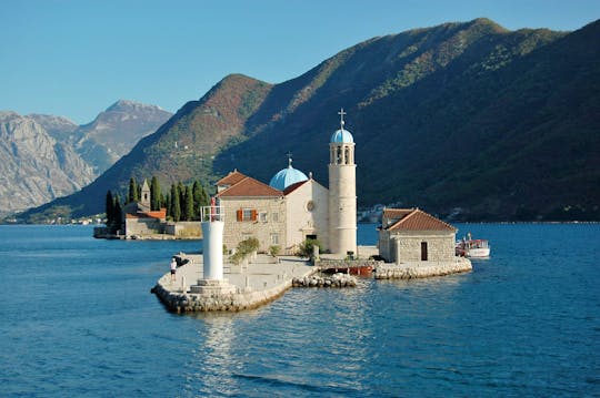 Pearls of Boka Bay Coach Tour with Boat Trip