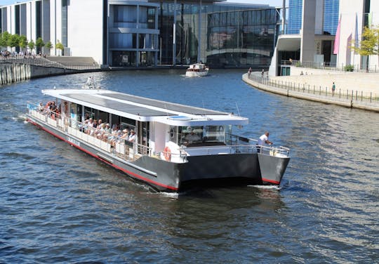 Crociera sulla Berlin Spree con catamarano solare