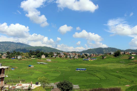 Escola e Centro de Pesquisa Hasera em Dhulikhel dia guiado sustentável