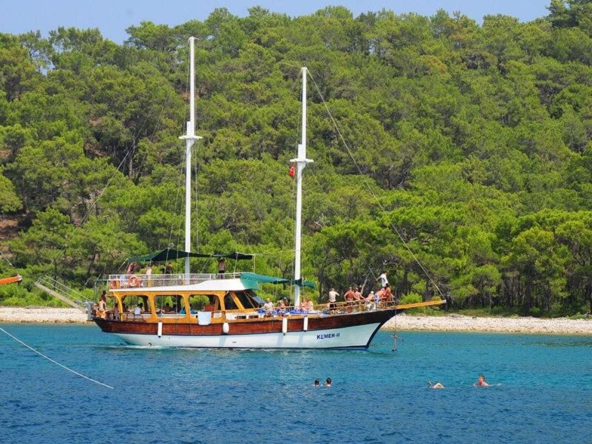 Full-day cruise with lunch from Kemer