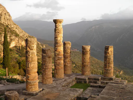 Ancient Delphi & Thebes Tour