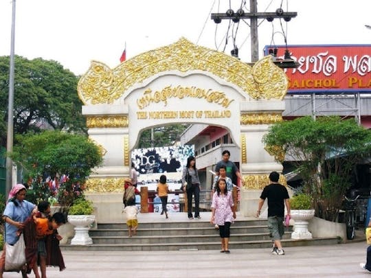 JOIN TOUR Chiang Rai One Day Tour (Source thermale - Temple blanc - Temple bleu - Triangle d'or - Long cou Karen - Frontière Maesai)