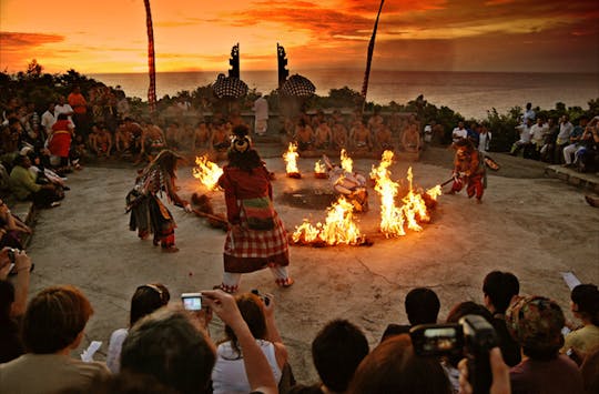 BALI Visite privée Tanah Lot, coucher de soleil au temple d'Uluwatu et danse Kecak