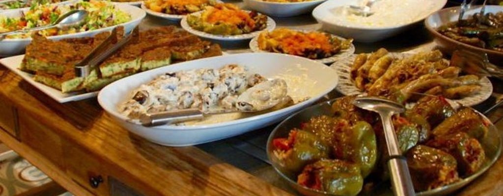 Gourmet-Tour und Erkundung der Sehenswürdigkeiten in Izmir