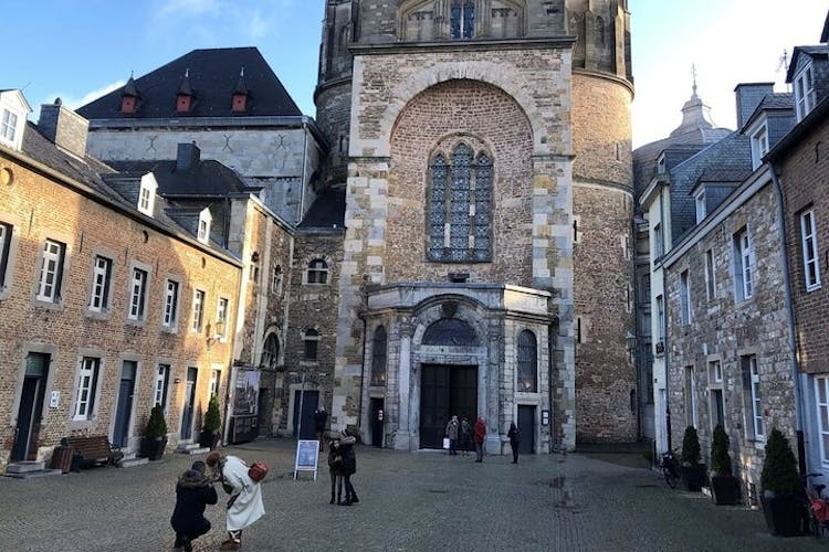 Self guided tour with interactive city game of Aachen
