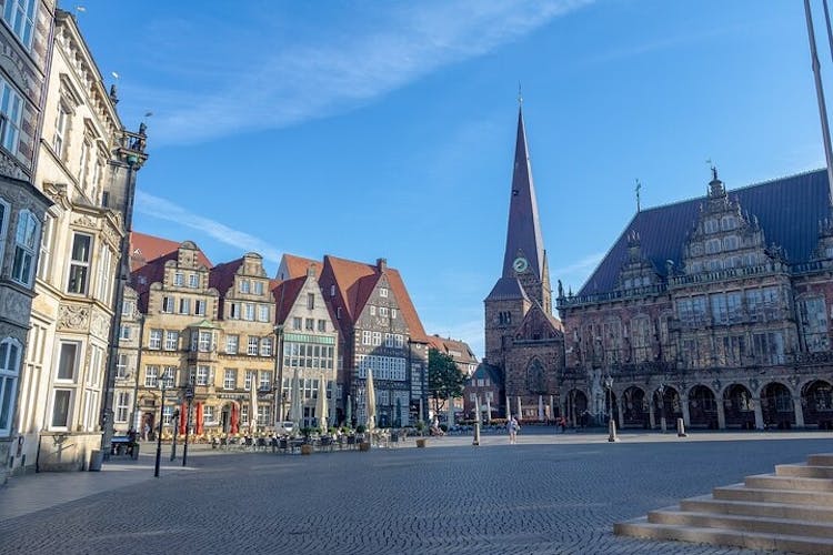 Self guided tour with interactive city game of Bremen
