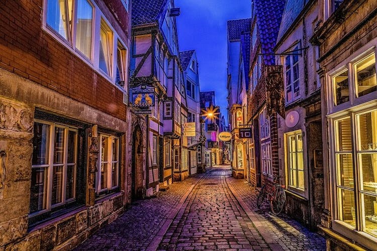 Self guided tour with interactive city game of Bremen