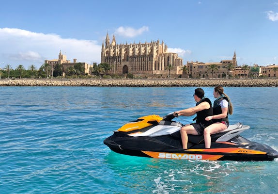 Tour in moto d'acqua di 30 minuti a Palma di Maiorca con visita alla Cattedrale
