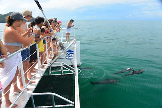 Crociera in catamarano nella baia di Biesanz con trasporto