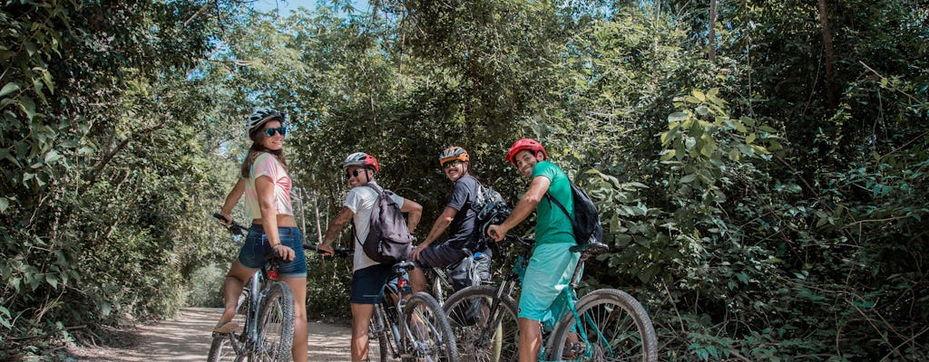 Passeio de bicicleta pela trilha do Cenote