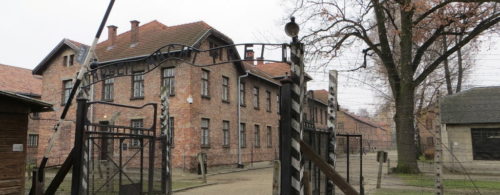 Visita não guiada a Auschwitz-Birkenau com transporte privado
