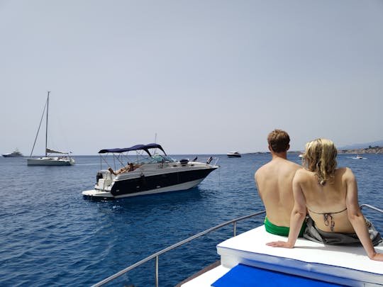 Passeio de barco privativo de meio dia na baía de Taormina