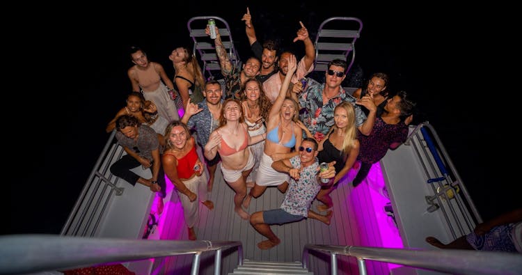 Waikiki party cruise with live DJ