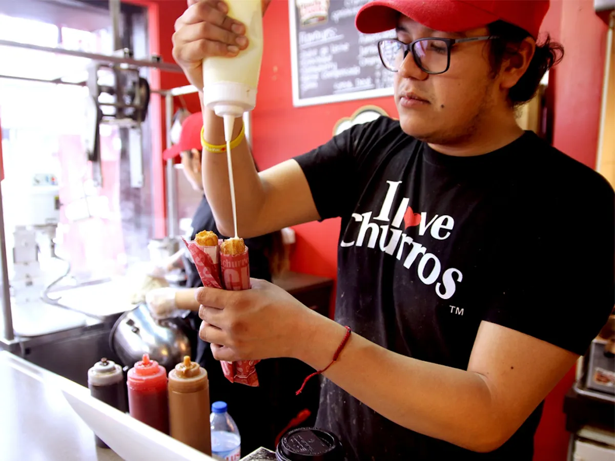 1 Kensington-Tour-Churros-Guy.jpg