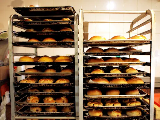 4 Kensington-Tour-Bread-on-Trays.jpg