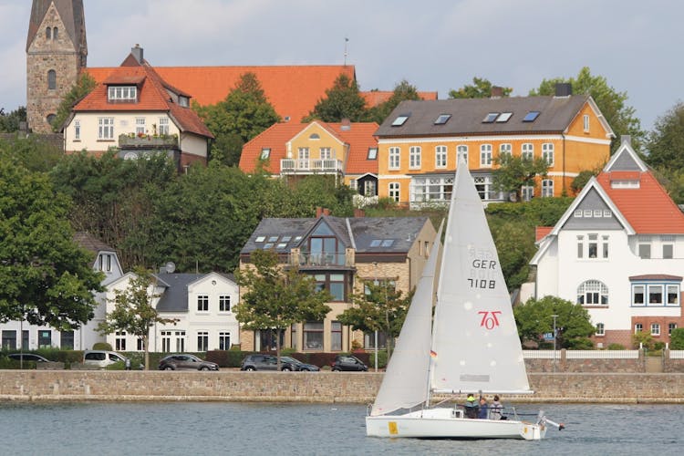 Beginner weekend sailing course with exam in Eckernförde