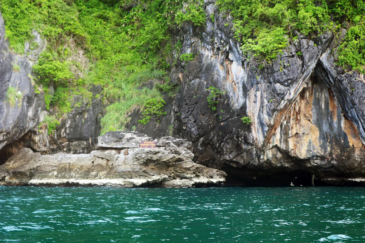 Private Full Day Speedboat Tour with Emerald Cave Visit