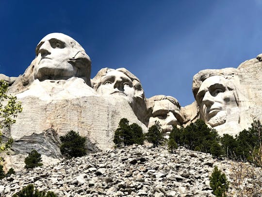 Recorrido por el monte Rushmore, el parque estatal Custer y el Needles Eye