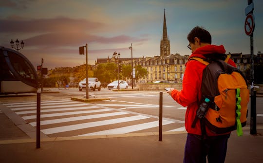 Self guided tour with interactive city game of Bordeaux