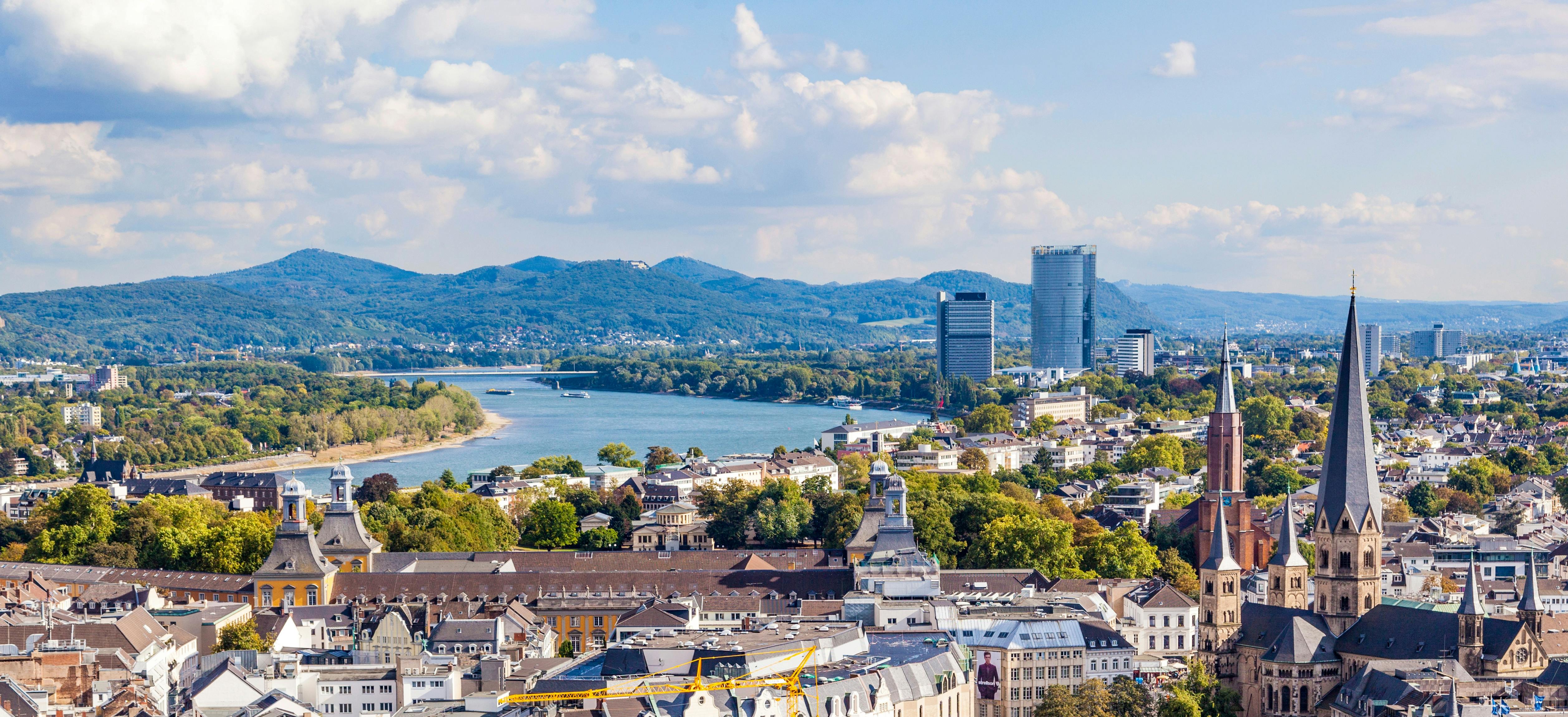 Self guided tour with interactive city game of Bonn