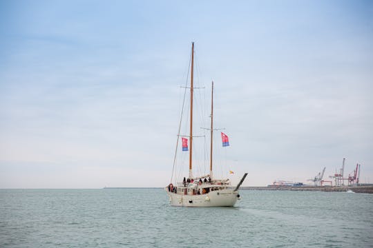 Sailing experience in Barcelona with food and drinks tasting