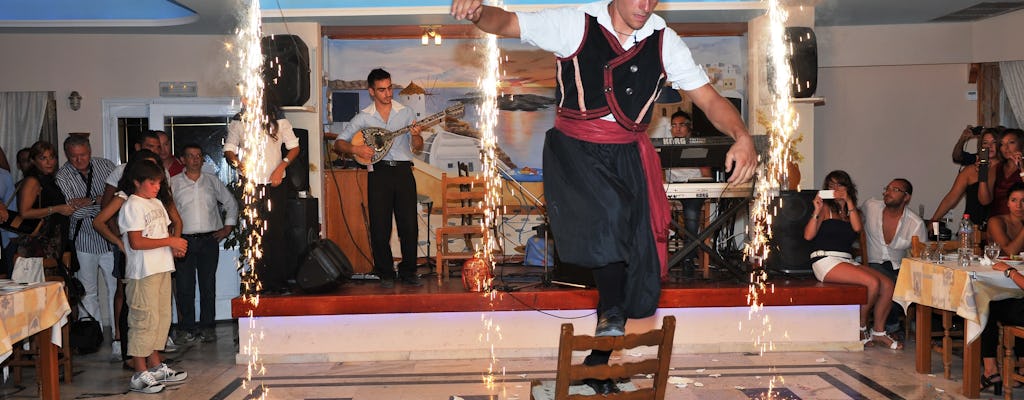 Noche tradicional griega con cena y música en vivo en Santorini