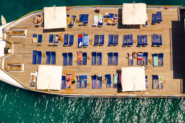 Crucero de lujo bajo el sol Wave Dancer desde Paphos