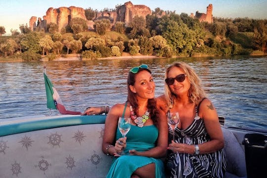 Tour in barca al tramonto con aperitivo a Sirmione