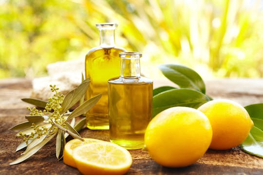 Tour di olio, formaggio e limone